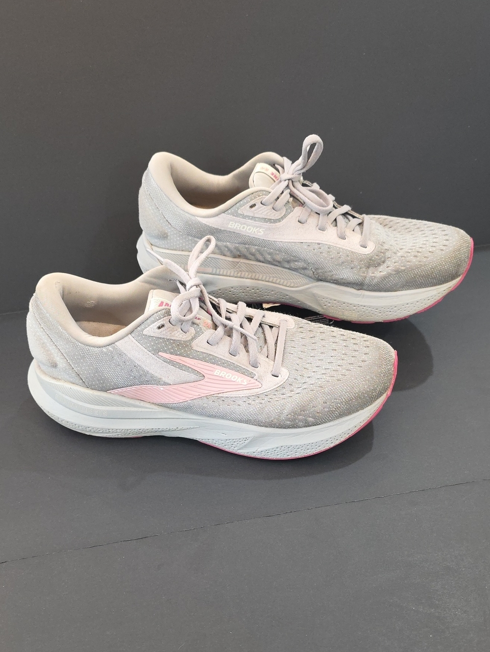 Brooks Adrenaline GTS 24 Women's Light Gray and Pink Sneakers Size 11 D Wide